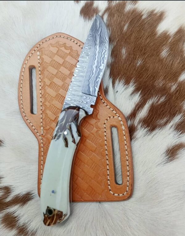 beautiful cowboy skinner knive